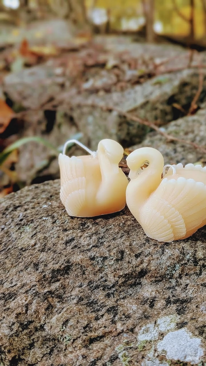 Romantic Swan's Handmade Candle - Serene Swan Design for Aromatherapy and Home Decor