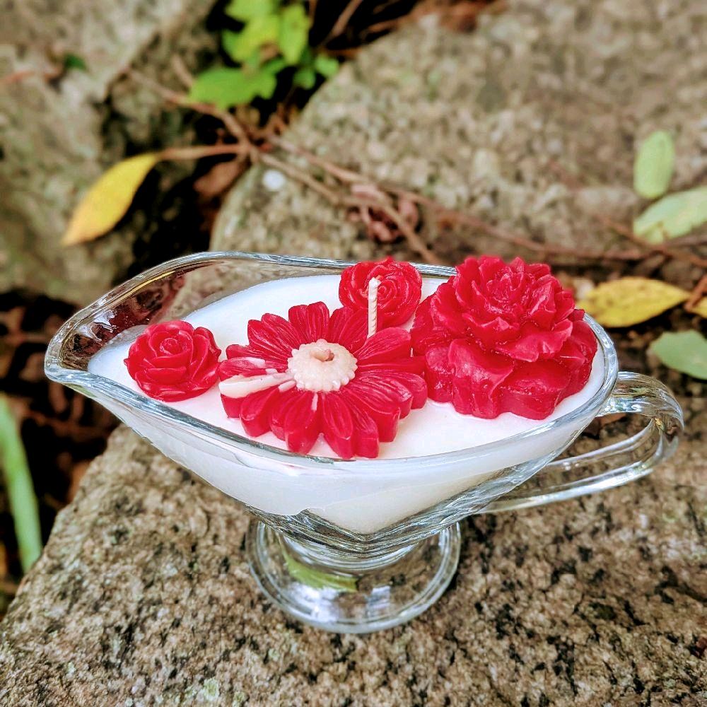 Rose-Geranium Scented Handmade Candle with Elegant Flower Design in Glass Dish for Aromatic Home Decor
