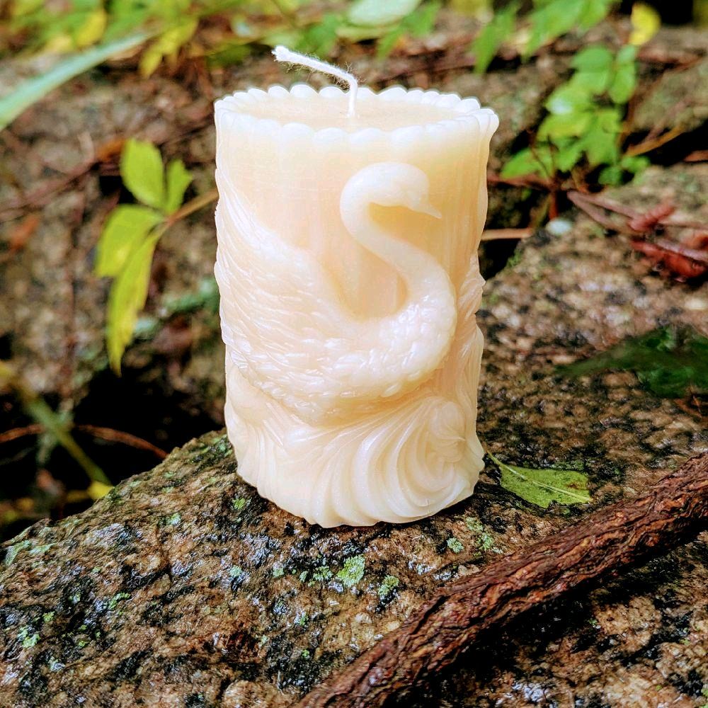 Swan Handmade Candle - Unique Carved Design for Aromatherapy and Home Decor