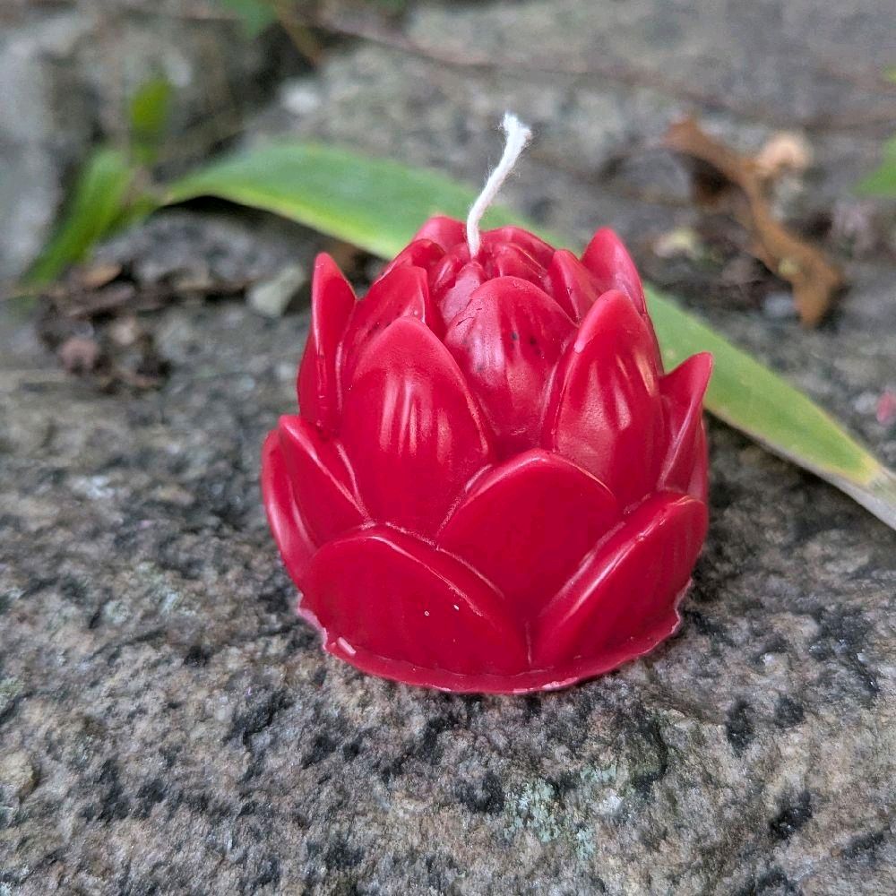 Small Lotus Soy Wax Ritual Candles - Unique Flower Shape Candle Design in Customizable Colors and Scents for Personalized Decor Ornaments