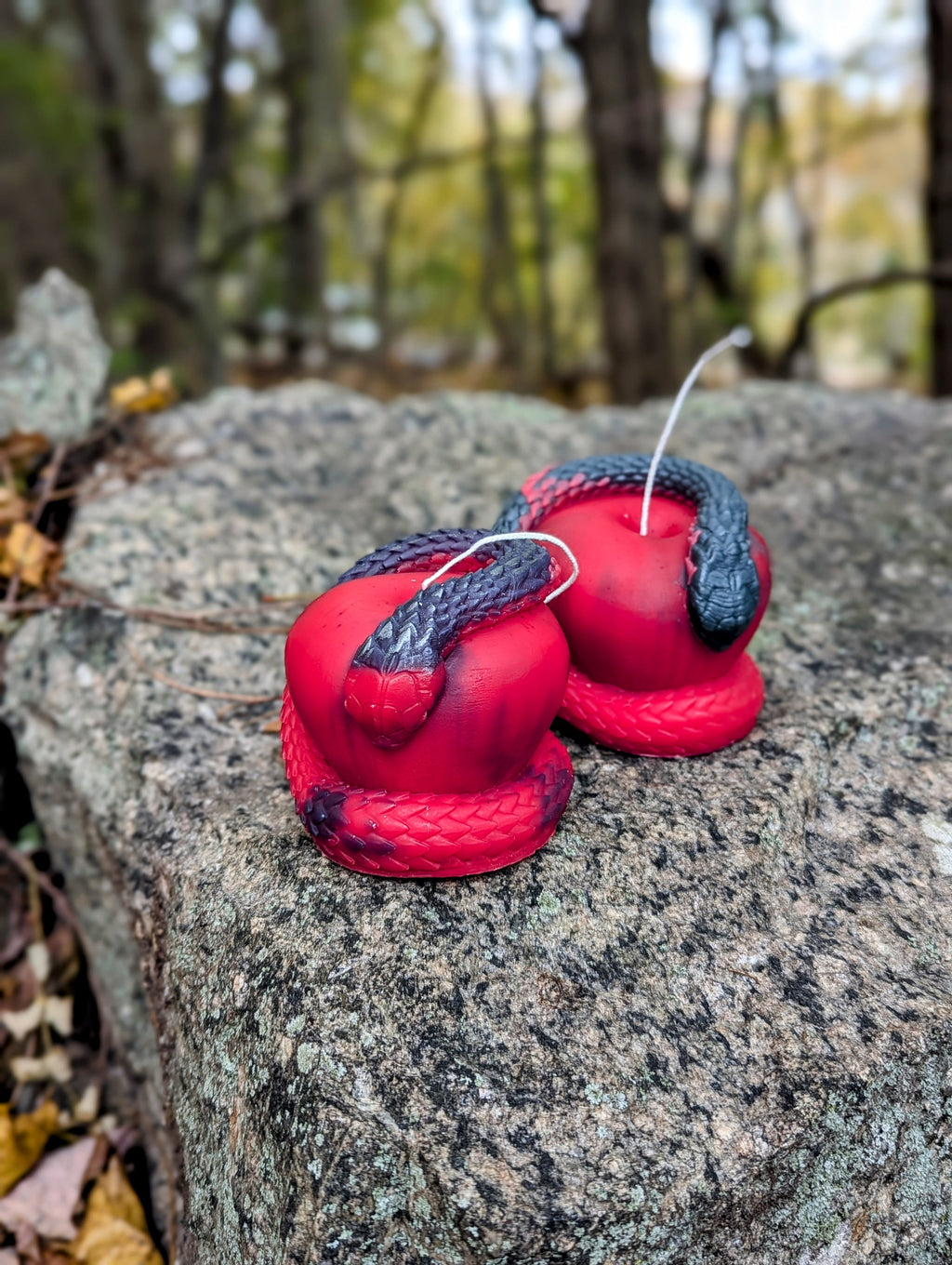 3D Apple Snake Handmade Candle - Unique Red & Black Design for Home Decor and Aromatherapy