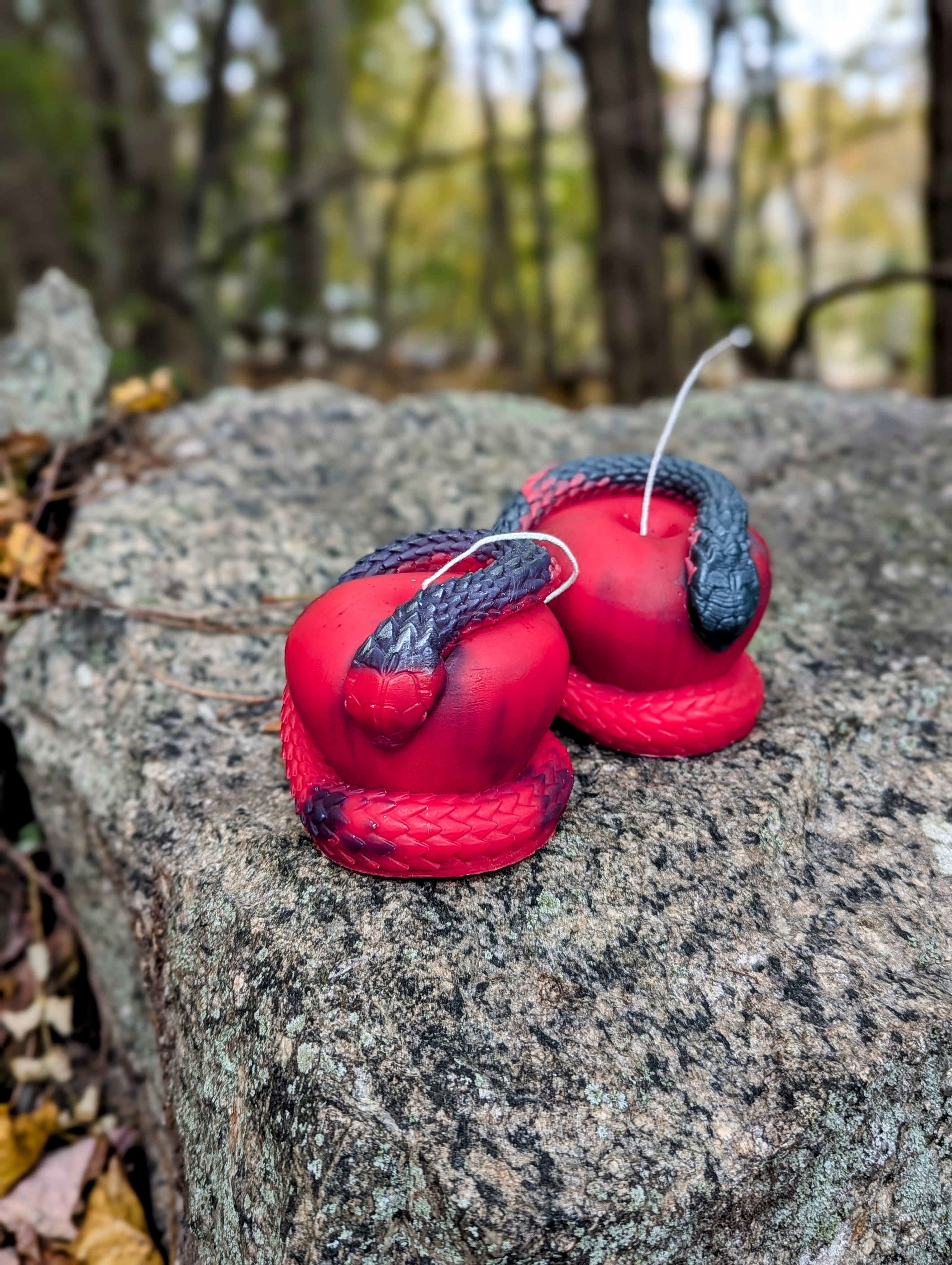 3D Apple Snake Handmade Candle - Unique Red & Black Design for Home Decor and Aromatherapy