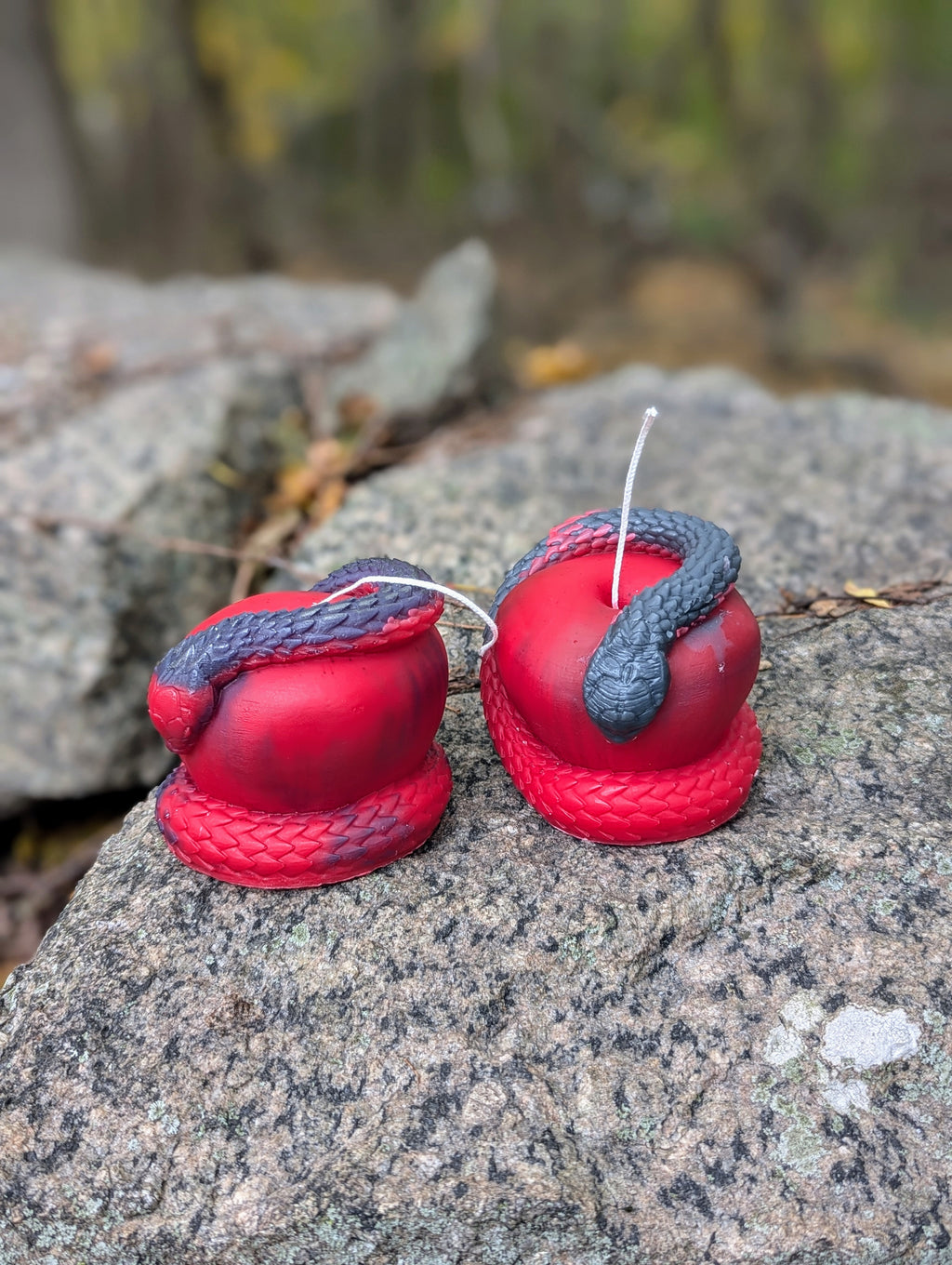 3D Apple Snake Handmade Candle - Unique Red & Black Design for Home Decor and Aromatherapy