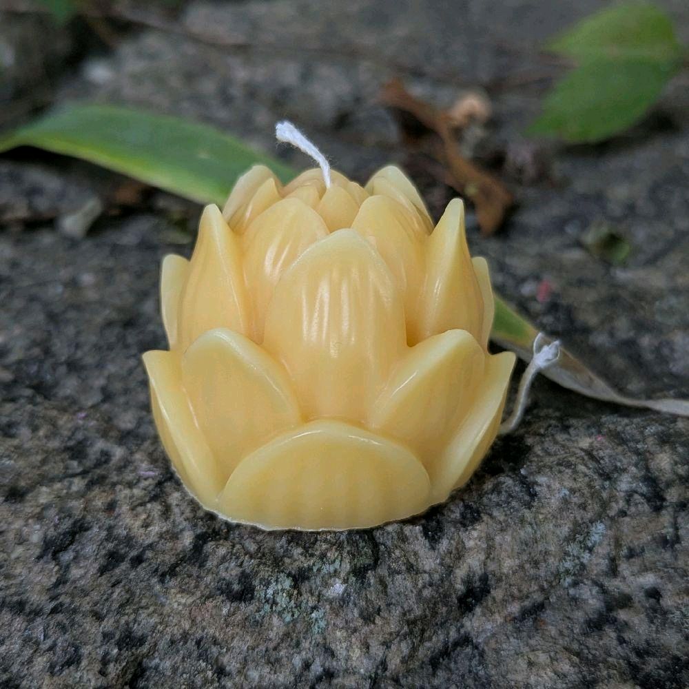 Small Lotus Soy Wax Ritual Candles - Unique Flower Shape Candle Design in Customizable Colors and Scents for Personalized Decor Ornaments