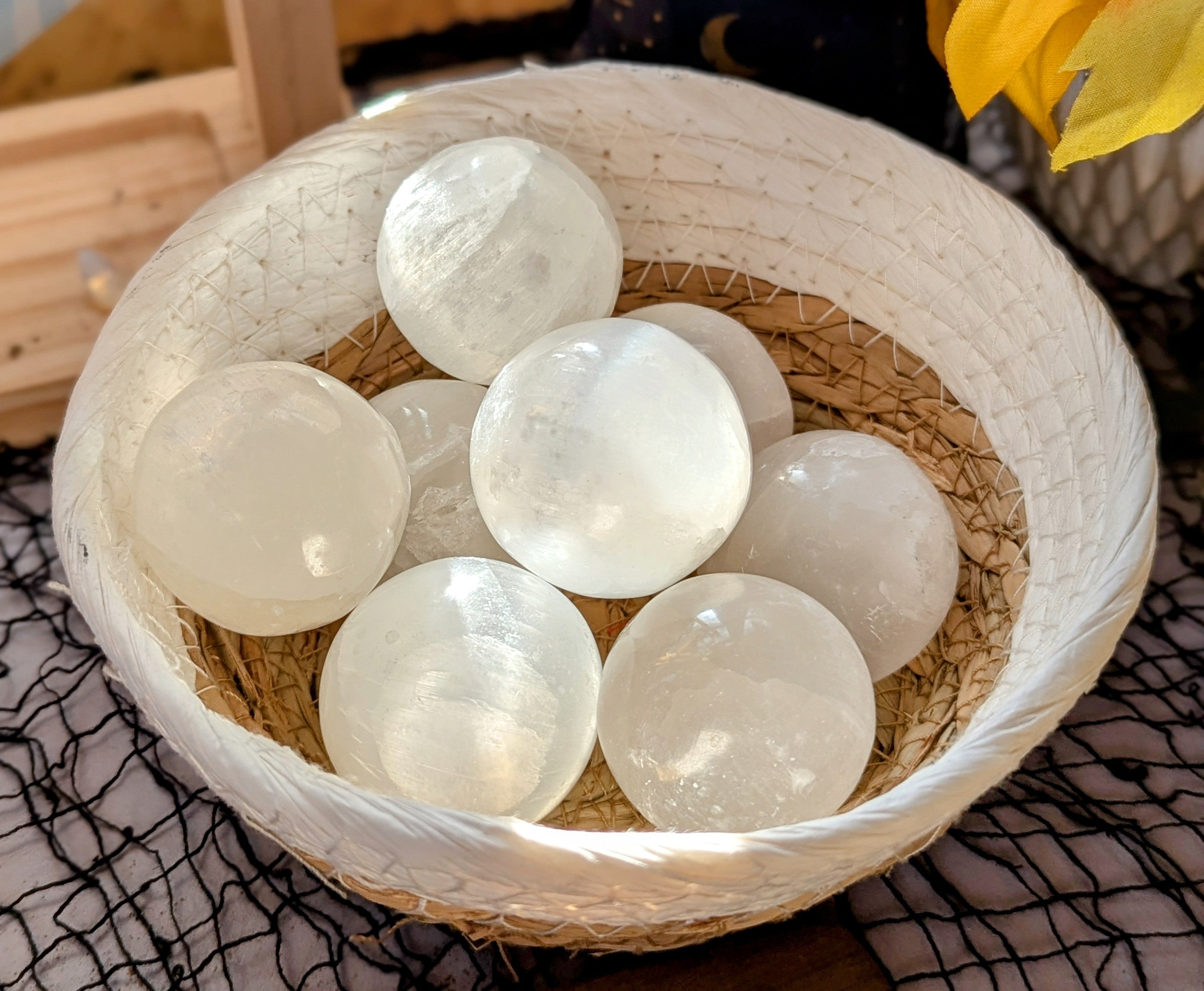 Selenite small spheres