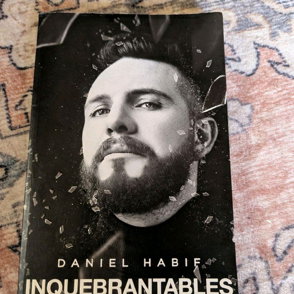 Daniel Habif Inquebrantables: A Title Featuring the Author's Name and the Word "Inquebrantables"