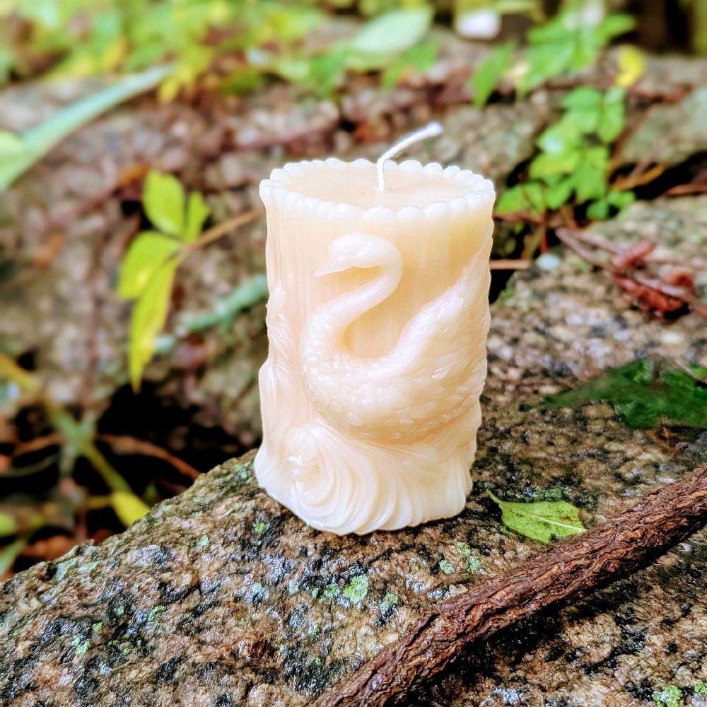 Swan Handmade Candle - Unique Carved Design for Aromatherapy and Home Decor