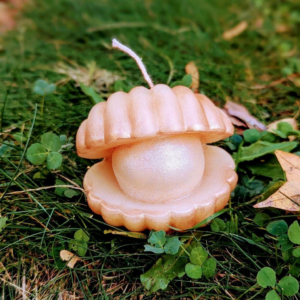 Pearl Shell Candle - Unique Decorative Candle for Home Decor and Aromatherapy